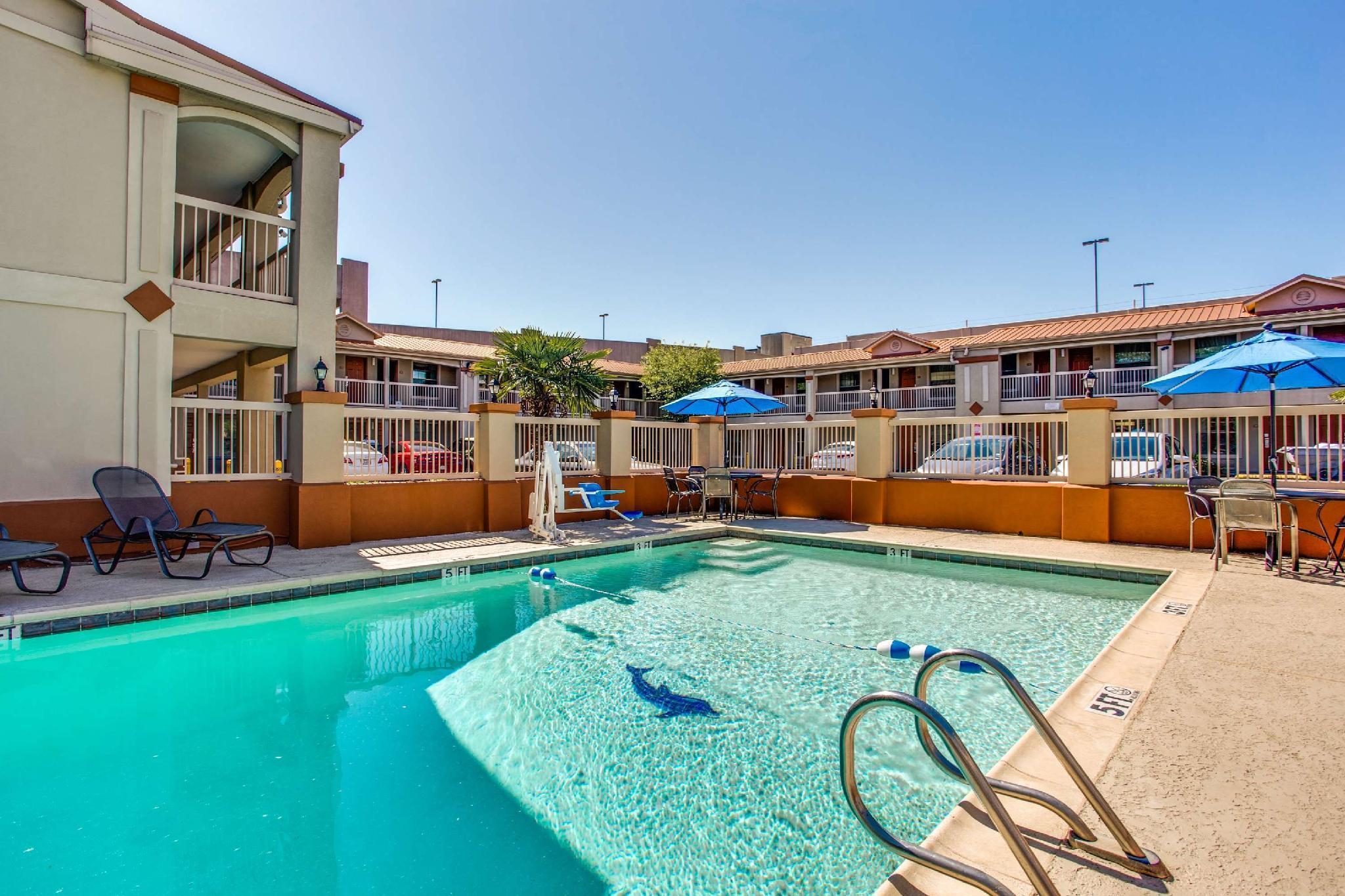 Quality Inn & Suites Dallas-Cityplace Exterior foto